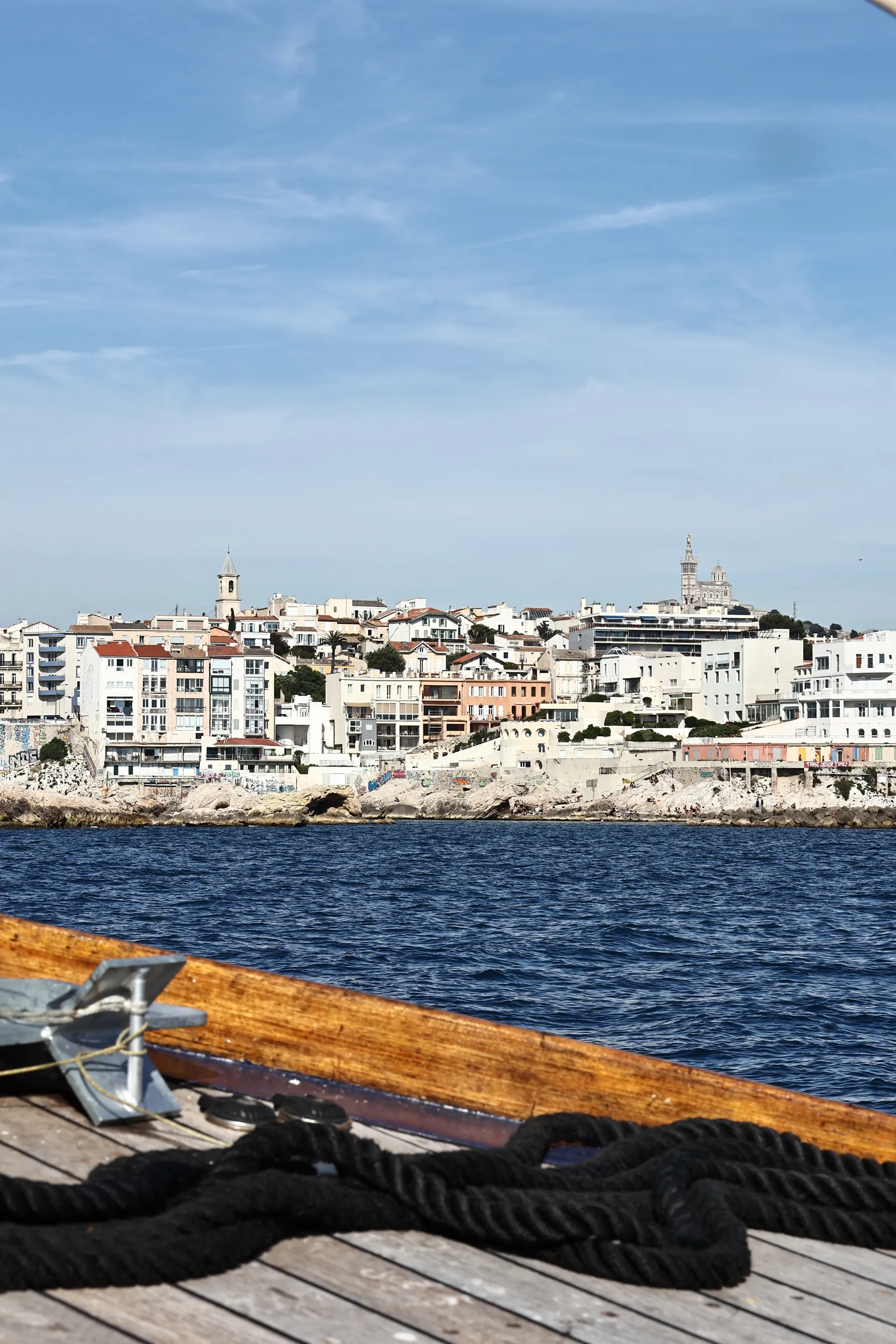 La corniche de Marseille depuis la goélette