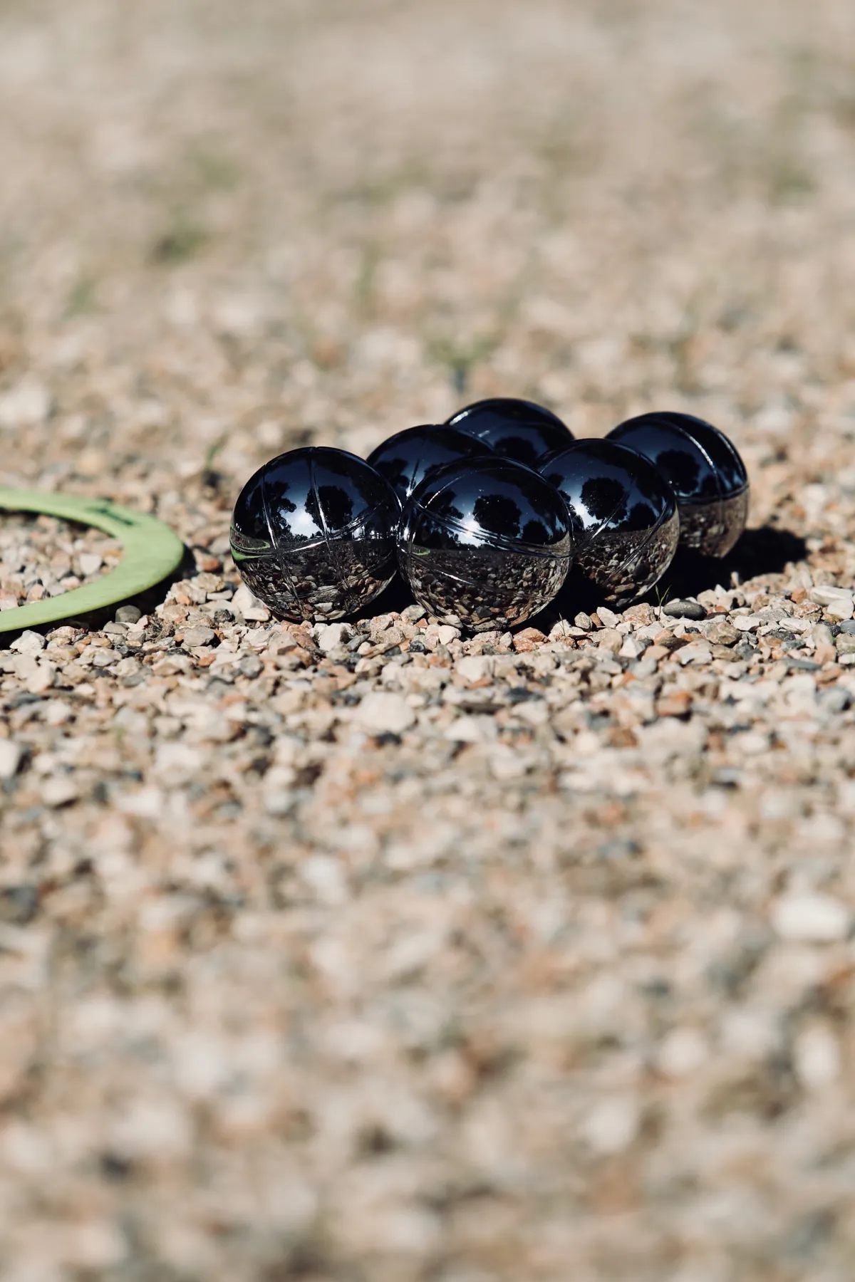 Les boules de pétanque sur le terrain