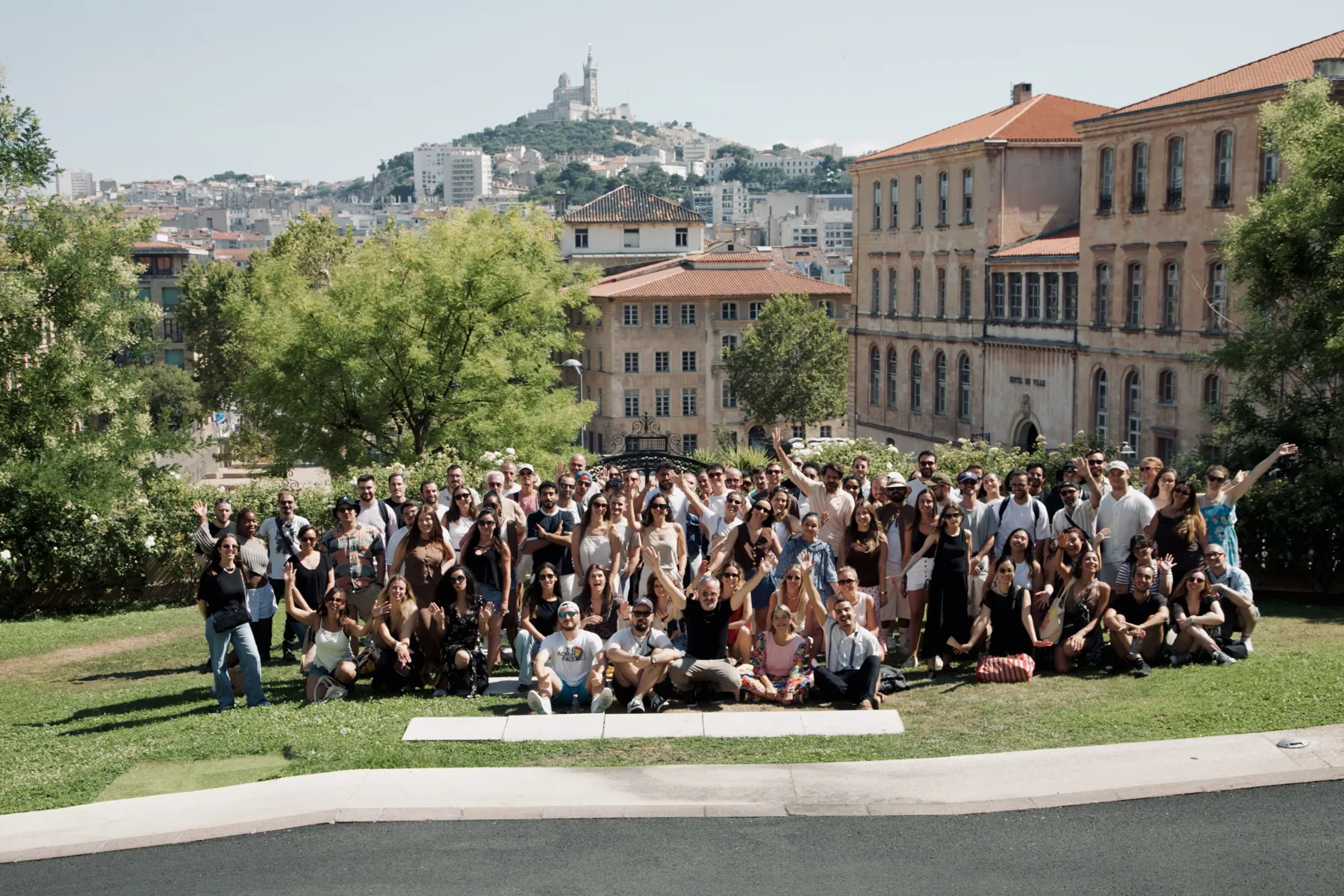 Les 120 participants réunis pour la photo de groupe à Marseille