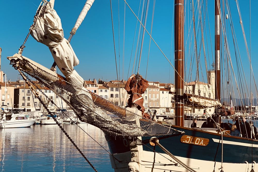 Vieux gréement amarré dans le vieux port de La Ciotat