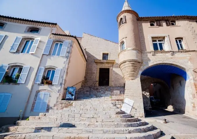 La porte fortifiée de la vieille ville de Hyères