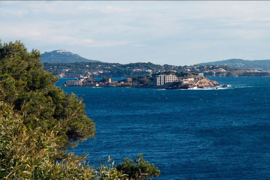 L'île de Bendor et sa jetée