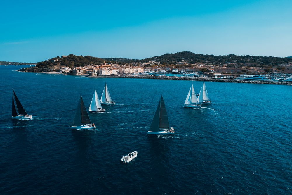 Le port de Saint-Tropez et ses façades colorées