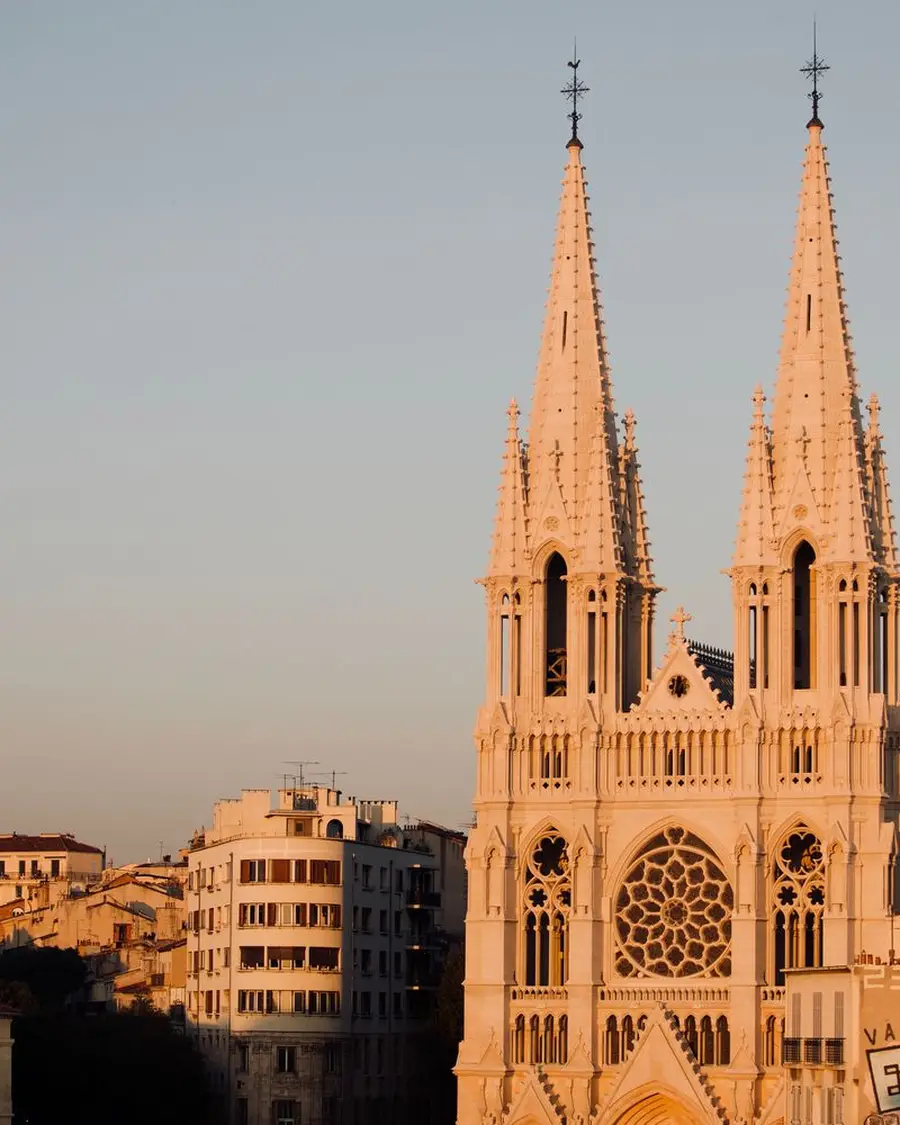 L'église des Réformés au soleil couchant, en haut de la Canebière