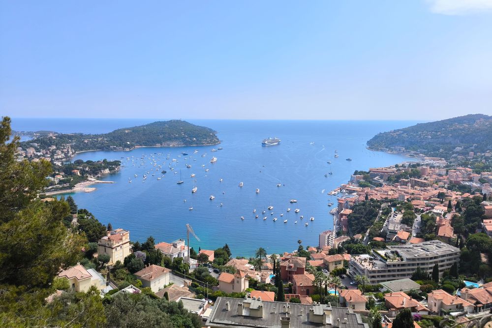 La rade de Villefranche et le cap Ferrat vus depuis les hauteurs