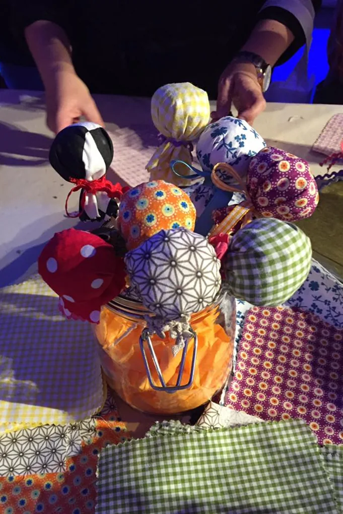 Les lollipops de lavande en tissus provençaux, prêts à emporter