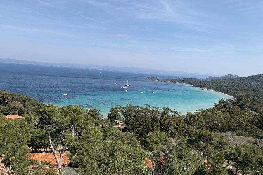 La plage Notre-Dame et son eau turquoise