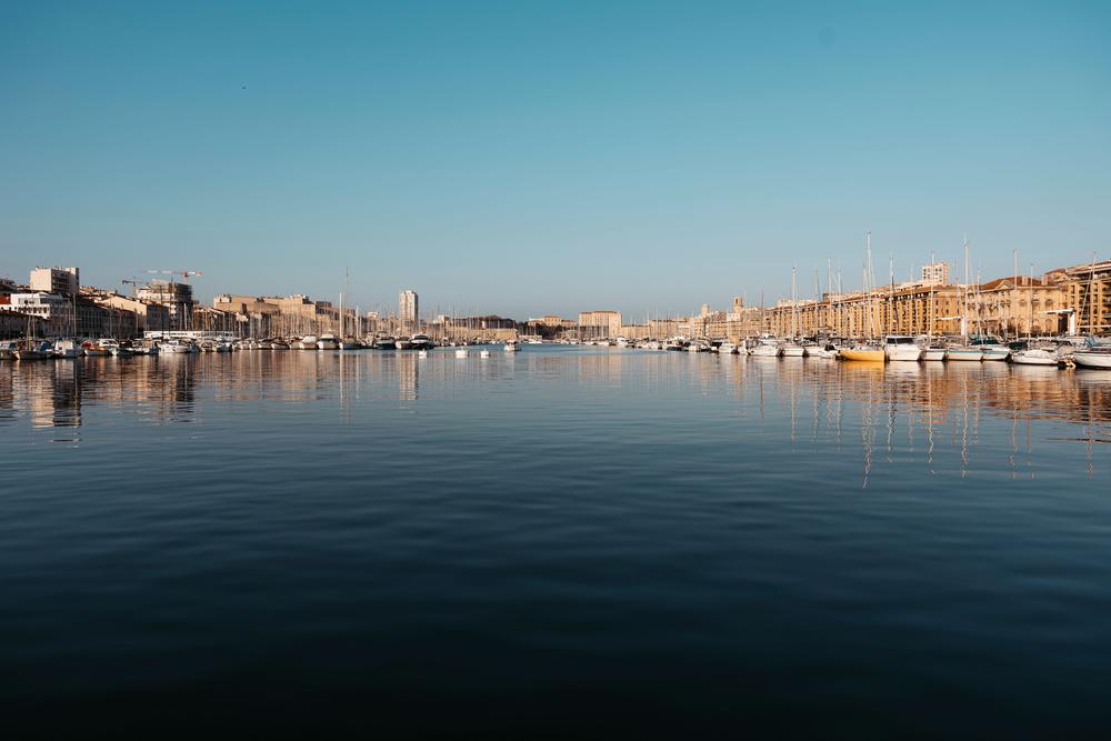 Le Vieux-Port de Marseille au calme, à l'aube