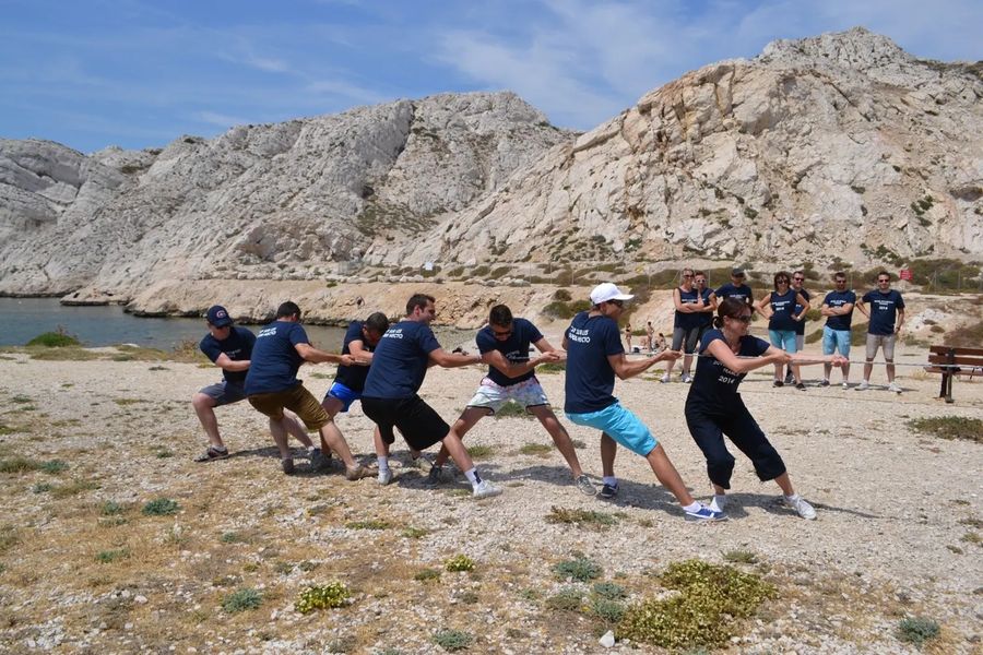 Équipe en pleine épreuve d'olympiades en plein air