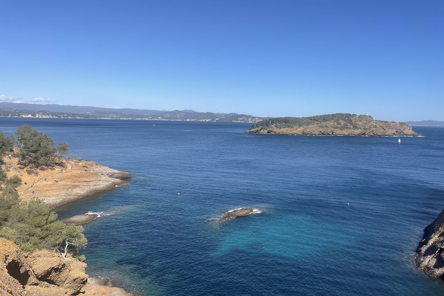La baie de La Ciotat et l'île Verte vues depuis les hauteurs
