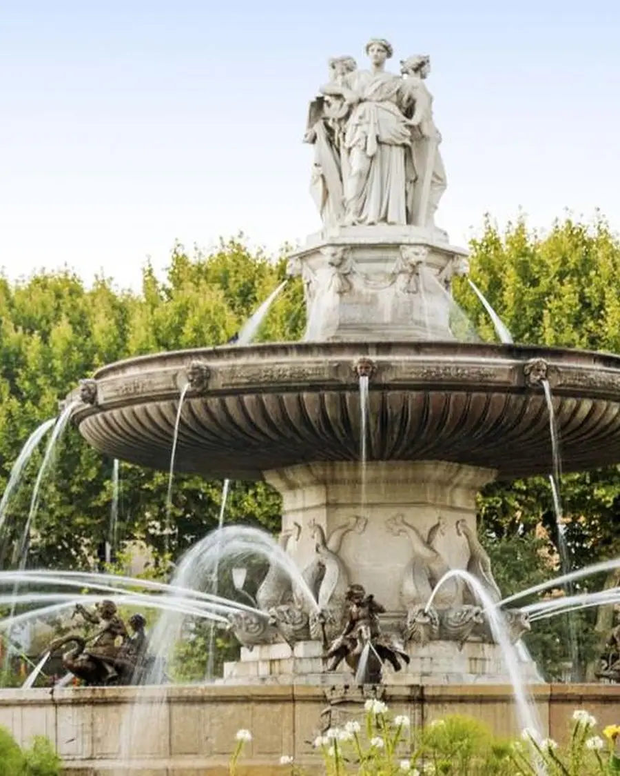 La fontaine de la Rotonde au bout du cours Mirabeau