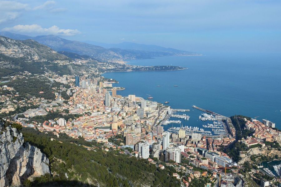 Monaco et la mer vus depuis les hauteurs