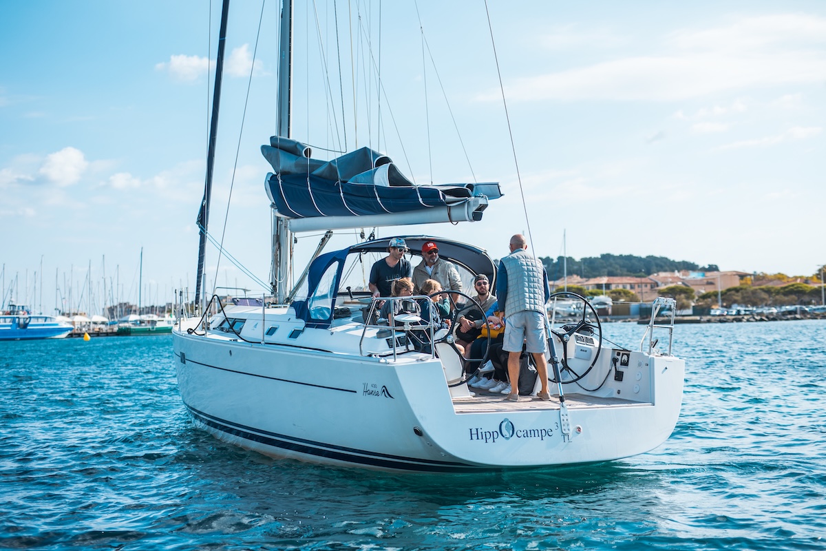 Seminaire croisiere entreprise - flotte de voiliers au mouillage Cote d Azur